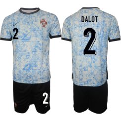 Goedkope Portugal Diogo Dalot #2 Uitshirt EK 2024 Voetbalshirts 2024/25 Korte Mouw (+ Korte broeken) Kopen