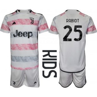 Kids Juventus Adrien Rabiot #25 Uitshirt 2023-2024 Voetbalshirts Korte Mouw (+ Korte broeken)
